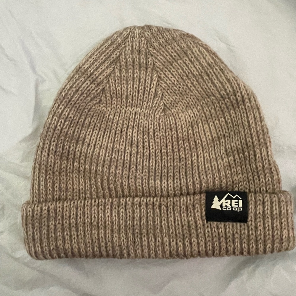 rei beanie
